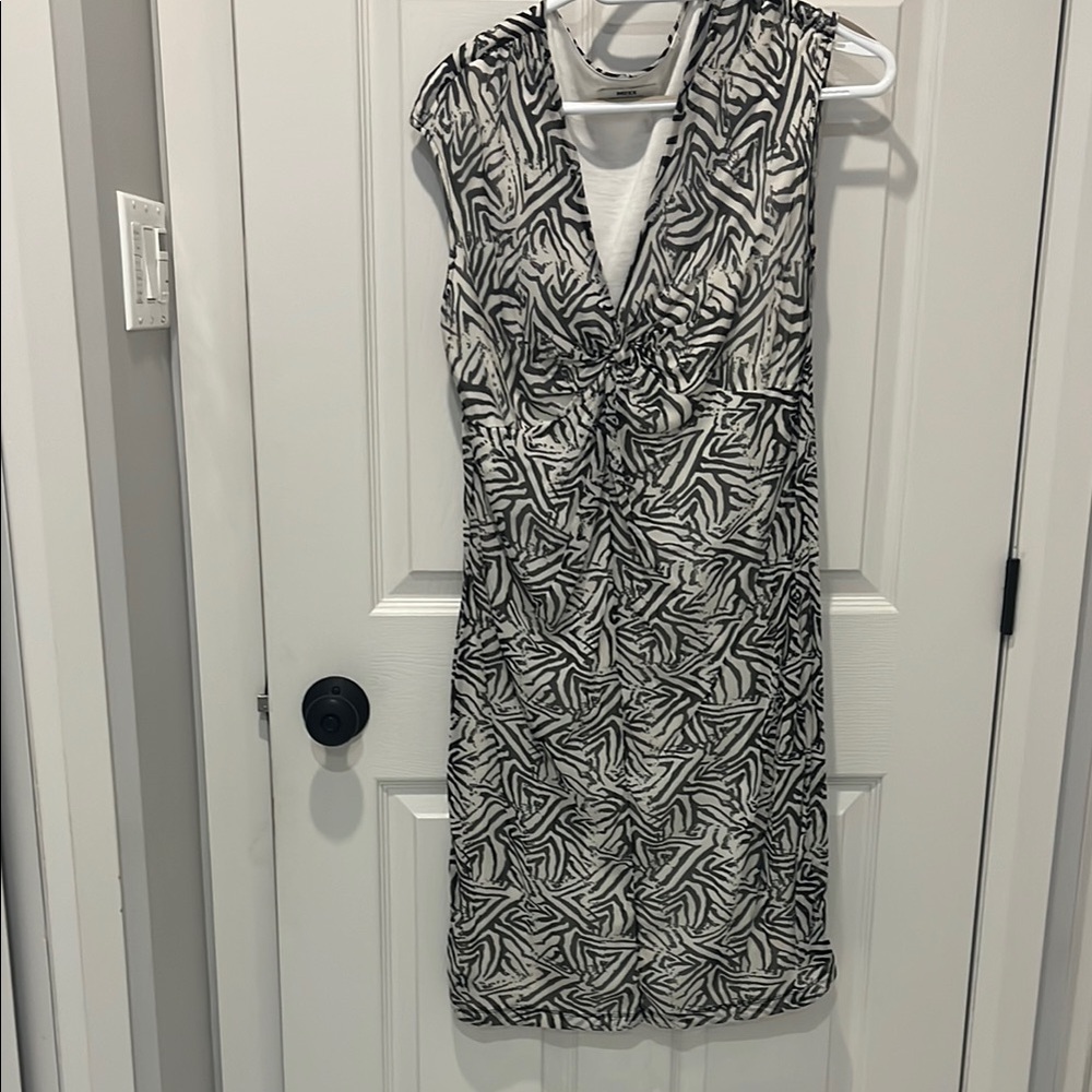 Mexx Black and White Sleeveless V-neck Sheath Midi Dress